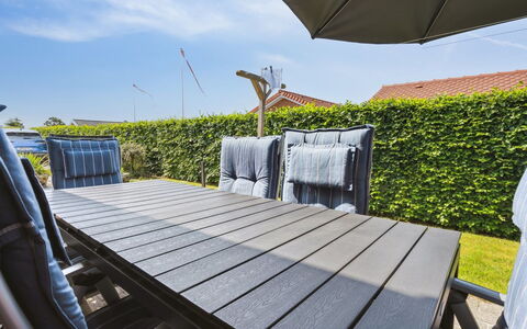 Inge - 300M from the Sea: Blau, Strauch, Hütte, Ground, Garten, Estate, Schatten, Landscaping, Bauernhaus, Eco Hotel