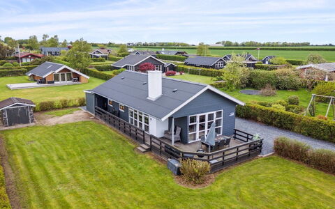 Elvina - 200M from the Sea: Blau, Strauch, Hütte, Ground, Garten, Estate, Schatten, Landscaping, Bauernhaus, Eco Hotel