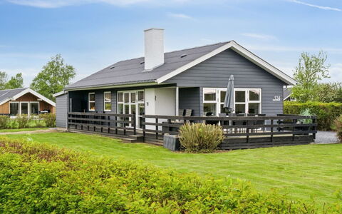 Elvina - 200M from the Sea: Blau, Strauch, Hütte, Ground, Garten, Estate, Schatten, Landscaping, Bauernhaus, Eco Hotel