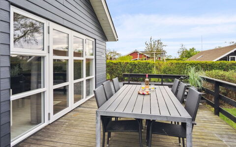 Elvina - 200M from the Sea: Blau, Strauch, Hütte, Ground, Garten, Estate, Schatten, Landscaping, Bauernhaus, Eco Hotel