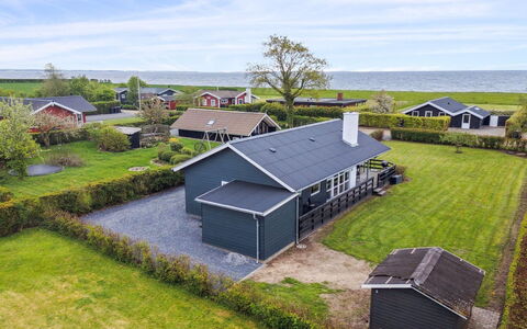 Elvina - 200M from the Sea: Blau, Strauch, Hütte, Ground, Garten, Estate, Schatten, Landscaping, Bauernhaus, Eco Hotel