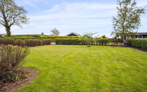 Elvina - 200M from the Sea: Blau, Strauch, Hütte, Ground, Garten, Estate, Schatten, Landscaping, Bauernhaus, Eco Hotel