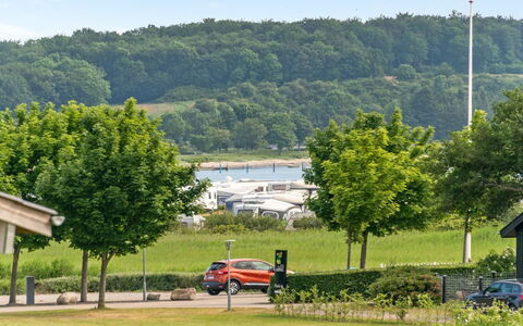 Ellyn - 500M from the Sea: Blau, Strauch, Hütte, Ground, Garten, Estate, Schatten, Landscaping, Bauernhaus, Eco Hotel