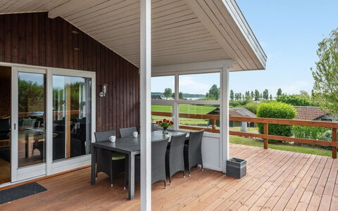 Ellyn - 500M from the Sea: Blau, Strauch, Hütte, Ground, Garten, Estate, Schatten, Landscaping, Bauernhaus, Eco Hotel