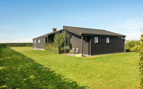 Myrte - 500M from the Sea: Dach, Haus, Zuhause, Hütte, Tür, Abstellgleis, Deck, Veranda, Planke, Hartholz