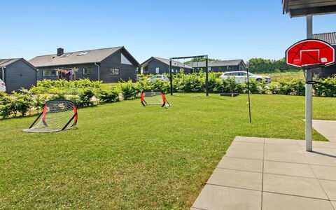 Thorfin - 200M from the Sea: Pflanzengemeinschaft, Sonnenlicht, Krautige Pflanze, Garten, Plantage, Landwirtschaft, Bauernhof