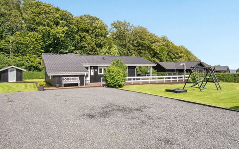 Darja - 300M from the Sea: Dach, Haus, Grundstueck, Zuhause, Hütte, Estate, Gartenbauten, Schatten, Blockhaus, Landscaping
