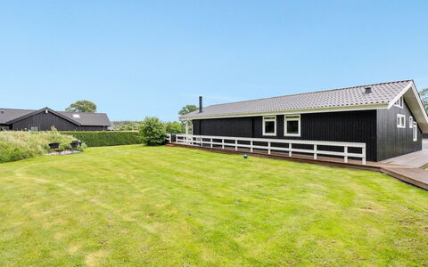 Darja - 300M from the Sea: Dach, Haus, Grundstueck, Zuhause, Hütte, Estate, Gartenbauten, Schatten, Blockhaus, Landscaping