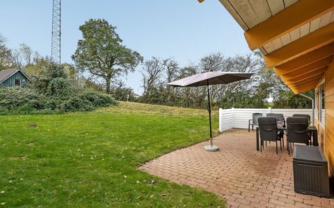 Boris - 500M from the Sea: Wohngebiet, Dach, Vorort, Auffahrt, Estate, Kamin