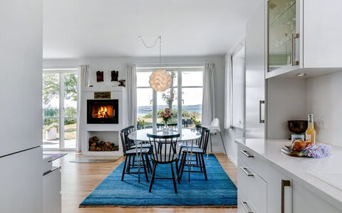 Jeppe - 50M to the Fjord: Möbel, Interior Design, Flooring, Fussboden, Decke, Stuhl, Küche, Beleuchtung, Tabelle, Küche & Esszimmer Tisch