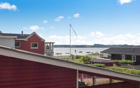 Star - 100M from the Sea: Dach, Haus, Grundstueck, Zuhause, Hütte, Estate, Gartenbauten, Schatten, Blockhaus, Landscaping