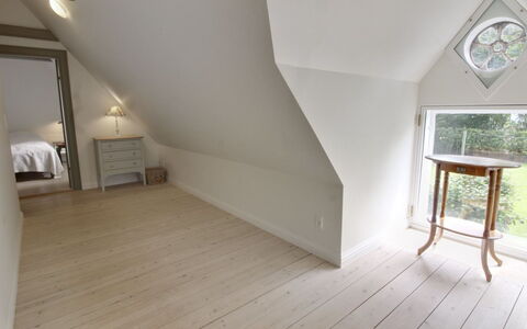 Ingulf - 18Km from the Sea: Blau, Strauch, Hütte, Ground, Garten, Estate, Schatten, Landscaping, Bauernhaus, Eco Hotel