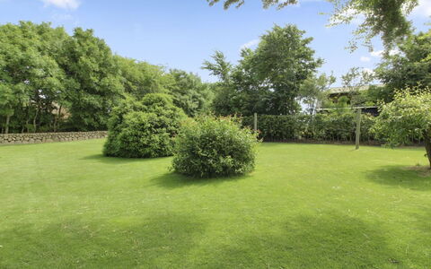 Ingulf - 18Km from the Sea: Blau, Strauch, Hütte, Ground, Garten, Estate, Schatten, Landscaping, Bauernhaus, Eco Hotel