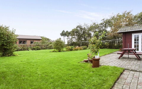 Harrieth - 16Km from the Sea: Blau, Strauch, Hütte, Ground, Garten, Estate, Schatten, Landscaping, Bauernhaus, Eco Hotel