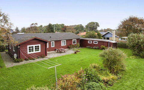 Harrieth - 16Km from the Sea: Blau, Strauch, Hütte, Ground, Garten, Estate, Schatten, Landscaping, Bauernhaus, Eco Hotel
