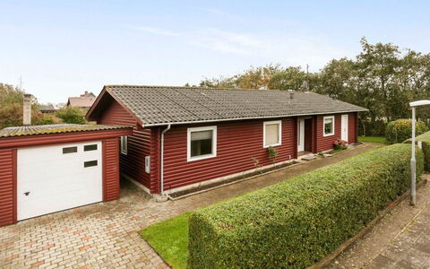 Harrieth - 16Km from the Sea: Blau, Strauch, Hütte, Ground, Garten, Estate, Schatten, Landscaping, Bauernhaus, Eco Hotel