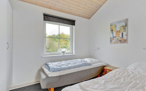 Karina - 150M to the Fjord: Wand, Holz, Zuhause, Schlafzimmer, Decke, Hütte, Hartholz, Daylighting, Holzbeize, Bett