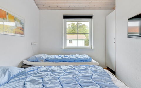 Karina - 150M to the Fjord: Zuhause, Schlafzimmer, Bedding, Bett, Bettdecke, Daylighting, Winter, Einfrieren, Bettrahmen