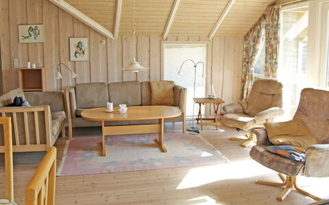 Ascan - 50M from the Sea: Möbel, Flooring, Holz, Interior Design, Fussboden, Decke, Wohnzimmer, Zimmer, Couch, Beleuchtung