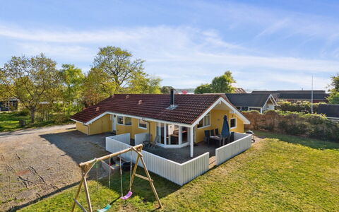 Dolores - 100M from the Sea: Dach, Haus, Zuhause, Hütte, Tür, Abstellgleis, Deck, Veranda, Planke, Hartholz