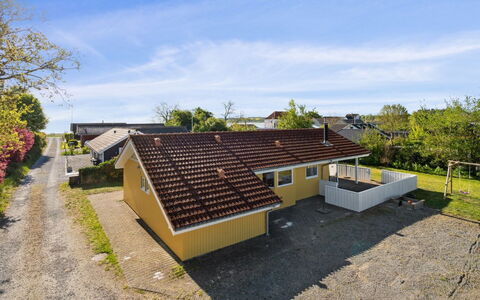 Dolores - 100M from the Sea: Dach, Haus, Zuhause, Hütte, Tür, Abstellgleis, Deck, Veranda, Planke, Hartholz