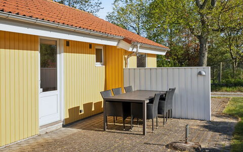 Dolores - 100M from the Sea: Dach, Haus, Zuhause, Hütte, Tür, Abstellgleis, Deck, Veranda, Planke, Hartholz