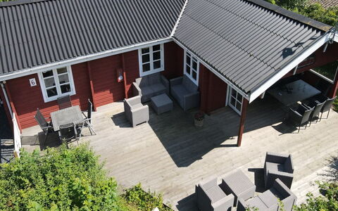 Ernestine - 500M to the Fjord: Wohnung, Schatten, Balkon, Stuhl, Zaun, Gartenmöbel, Aluminium, Kunstrasen