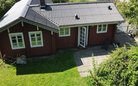 Ernestine - 500M to the Fjord: Wohnung, Schatten, Balkon, Stuhl, Zaun, Gartenmöbel, Aluminium, Kunstrasen