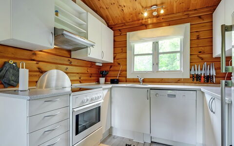 Ernestine - 500M to the Fjord: Holz, Küche, Flooring, Major Appliance, Countertop, Interior Design, Küchengerät, Decke, Zuhause, Haus