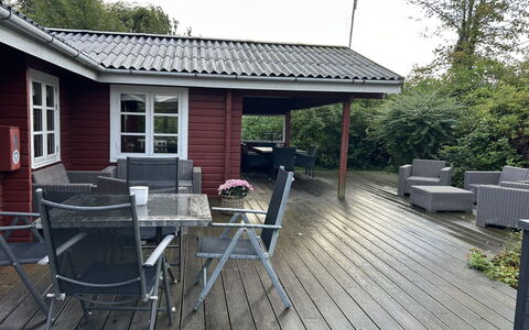 Ernestine - 500M to the Fjord: Holz, Möbel, Gartenmöbel, Stuhl, Tisch Im Freien, Dach, Deck, Zuhause, Hütte, Veranda