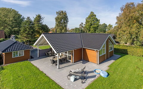Hellena - 90M from the Sea: Die Architektur, Dach, Zuhause, Verbundwerkstoff, Daylighting, Abstellgleis, Auffahrt