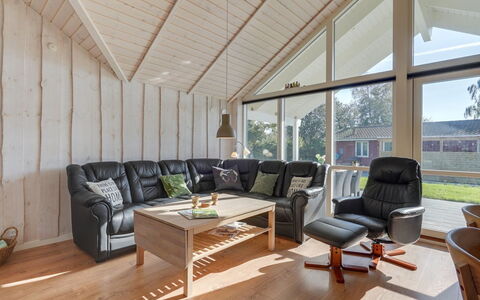 Hellena - 90M from the Sea: Die Architektur, Dach, Zuhause, Verbundwerkstoff, Daylighting, Abstellgleis, Auffahrt