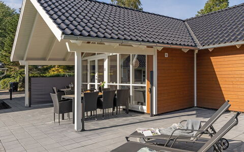 Hellena - 90M from the Sea: Die Architektur, Dach, Zuhause, Verbundwerkstoff, Daylighting, Abstellgleis, Auffahrt