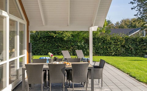 Hellena - 90M from the Sea: Die Architektur, Dach, Zuhause, Verbundwerkstoff, Daylighting, Abstellgleis, Auffahrt