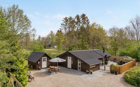 Kea - 30Km from the Sea: Gebäude, Haus, Zuhause, Dach, Hütte, Wohngebiet, Menschliche Siedlung, Ländliches Gebiet, Estate, Auffahrt