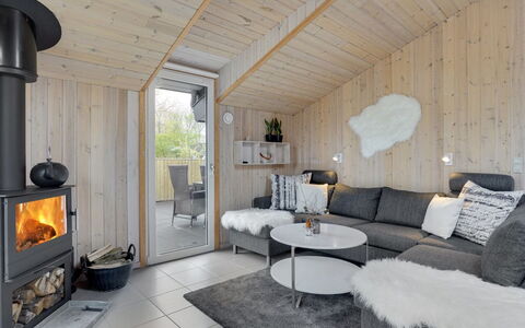 Kea - 30Km from the Sea: Holz, Möbel, Interior Design, Decke, Flooring, Beleuchtung, Zimmer, Zuhause, Wohnzimmer, Light Fixture