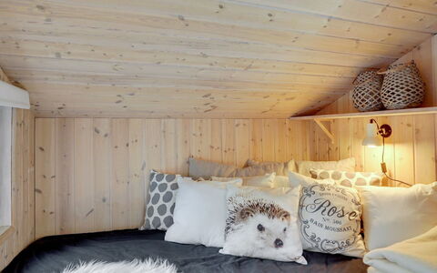 Kea - 30Km from the Sea: Möbel, Interior Design, Schlafzimmer, Bett, Holz, Linens, Bedding, Bettdecke, Fussboden, Textil