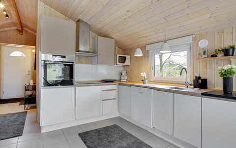Kea - 30Km from the Sea: Holz, Flooring, Interior Design, Küche, Decke, Major Appliance, Küchengerät, Countertop, Fussboden, Beleuchtung