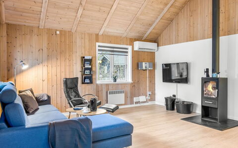 Heina - 25Km from the Sea: Holz, Interior Design, Decke, Möbel, Zuhause, Flooring, Fussboden, Zimmer, Wohnzimmer, Holzboden