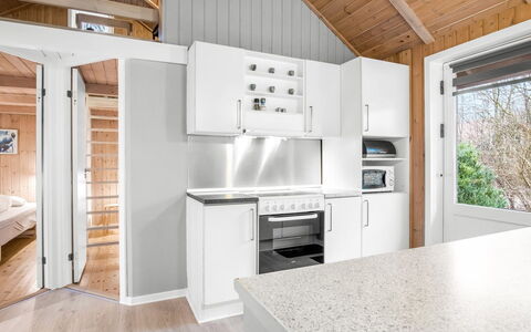 Heina - 25Km from the Sea: Holz, Küche, Decke, Küchengerät, Major Appliance, Zimmer, Countertop, Cabinetry, Dachboden, Haushaltsgerät