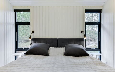 Judyta - 1Km from the Sea: Schlafzimmer, Bett, Interior Design, Möbel, Holz, Bedding, Bettdecke, Linens, Flooring, Fussboden