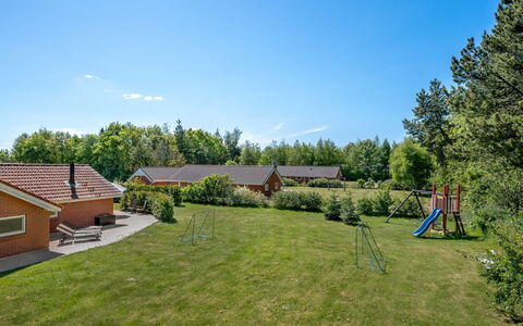 Erp - 10Km from the Sea: Dach, Haus, Zuhause, Hütte, Tür, Abstellgleis, Deck, Veranda, Planke, Hartholz