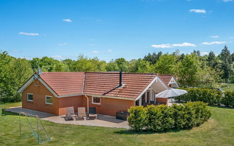 Erp - 10Km from the Sea: Dach, Haus, Zuhause, Hütte, Tür, Abstellgleis, Deck, Veranda, Planke, Hartholz