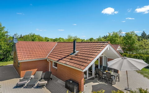 Erp - 10Km from the Sea: Dach, Haus, Zuhause, Hütte, Tür, Abstellgleis, Deck, Veranda, Planke, Hartholz