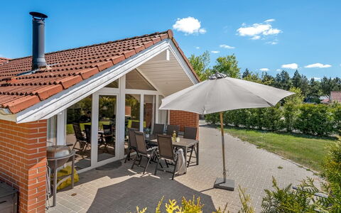 Erp - 10Km from the Sea: Dach, Haus, Zuhause, Hütte, Tür, Abstellgleis, Deck, Veranda, Planke, Hartholz