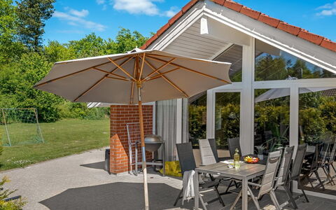 Erp - 10Km from the Sea: Dach, Haus, Zuhause, Hütte, Tür, Abstellgleis, Deck, Veranda, Planke, Hartholz