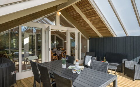 Snefrid - 12Km from the Sea: Decke, Flooring, Interior Design, Fussboden, Verbundwerkstoff, Möbel, Resort, Hotel, Design, Daylighting