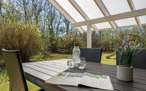 Snefrid - 12Km from the Sea: Decke, Flooring, Interior Design, Fussboden, Verbundwerkstoff, Möbel, Resort, Hotel, Design, Daylighting