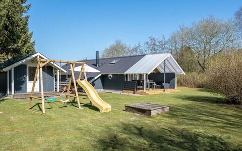 Snefrid - 12Km from the Sea: Decke, Flooring, Interior Design, Fussboden, Verbundwerkstoff, Möbel, Resort, Hotel, Design, Daylighting
