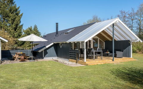 Snefrid - 12Km from the Sea: Decke, Flooring, Interior Design, Fussboden, Verbundwerkstoff, Möbel, Resort, Hotel, Design, Daylighting